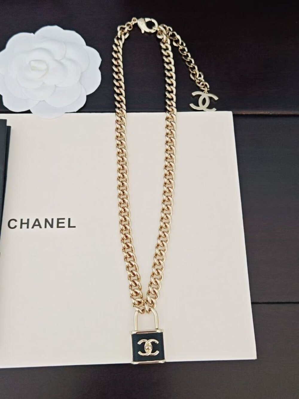 ❤️Chanel light gold and black lock necklace